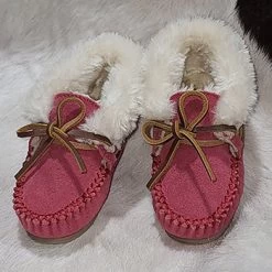 Minnetonka Pink Suede "Charley" Children's Slippers 12 Minnetonka Pink Suede "Charley" Children's Slippers -Ariat Store pinkminn